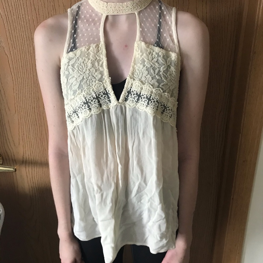 Cream colored patterned tank - Picture 2 of 3